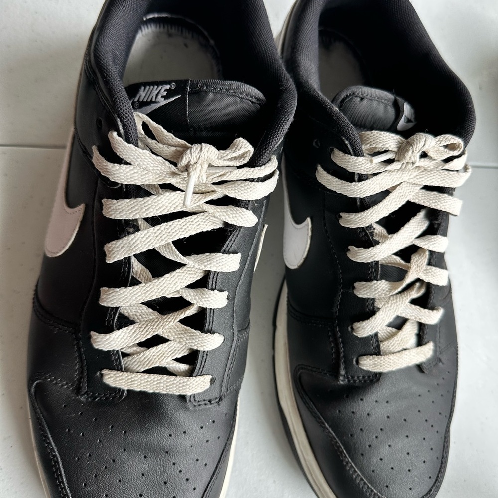 Nike Men's Black and White Sneakers